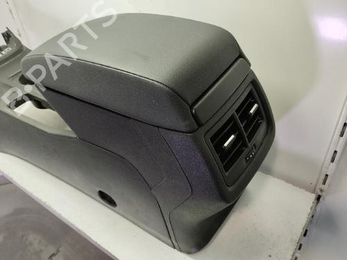 Used Armrest / Center console SEAT LEON (5F1) [2012-2021]  21271316