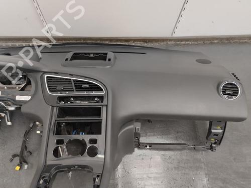 Used Dashboard PEUGEOT 5008 (0U_, 0E_) 1.6 HDi (110 hp) 13373137