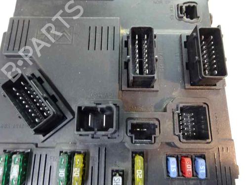 Used Fuse box Fuse box 8924322 8924322