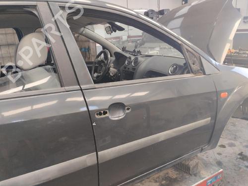 Dør høyre foran Dør høyre foran FORD FIESTA V (JH_, JD_) 1.4 16V (80 hp) 13668075 13668075
