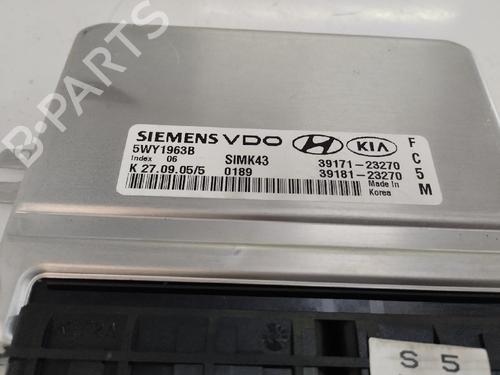 Used Engine control unit (ECU) HYUNDAI TUCSON (JM) 2.0 All-wheel Drive (141 hp) 17155554