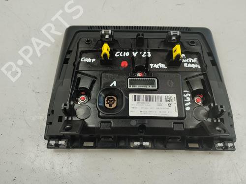 Used Display monitor RENAULT CLIO V (B7_) [2019-2025]  17573231