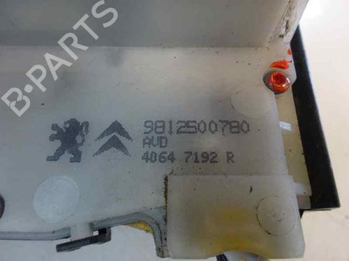 Høyre foran lås PEUGEOT 2008 I (CU_) 1.2 VTi | BP2506768C97