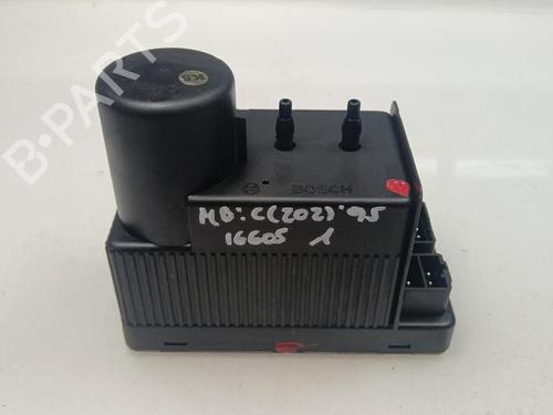 Used Central lock pump Central lock pump MERCEDES-BENZ C-CLASS (W202) C 220 (202.022) (150 hp) 35744882 35744882