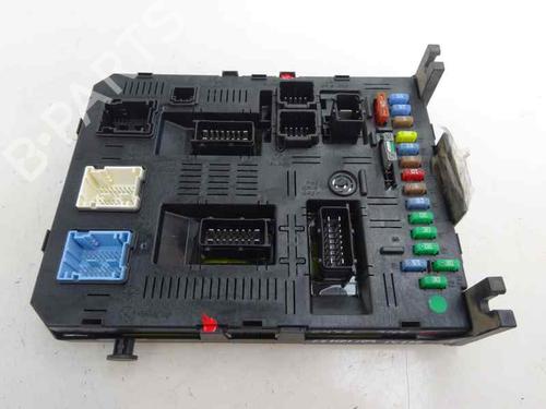 Used Fuse box Fuse box 8728782 8728782
