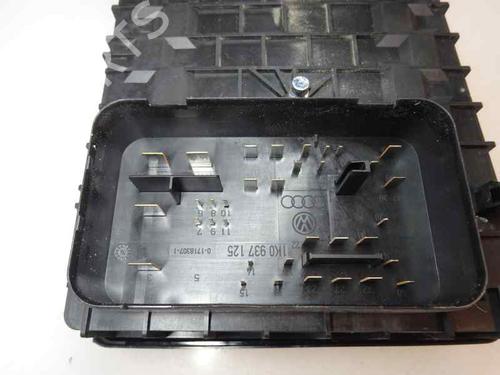 Used Fuse box Fuse box 2516976 2516976