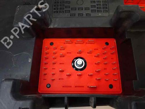 Zekeringkast OPEL VECTRA C (Z02) 2.2 DTI 16V (F69) (125 hp) 1042629