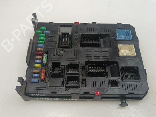 Used Fuse box Fuse box 37258148 37258148
