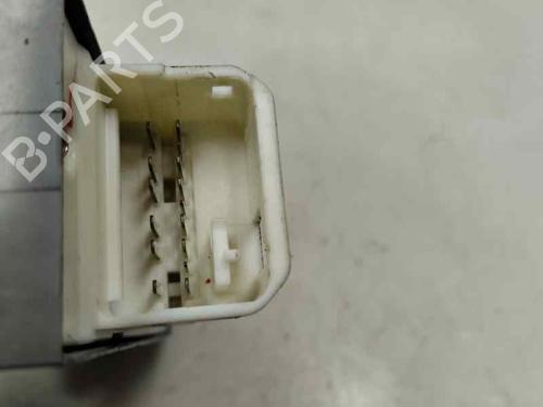 Used Left front window switch TOYOTA YARIS (_P13_) 1.0 (KSP130_, KSP130) (69 hp) 30540281