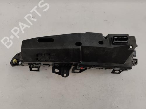 Used Display monitor MAZDA 3 Saloon (BL) 2.2 MZR CD (BL10) (150 hp) 13918947