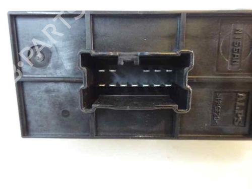 Used Right front window switch NISSAN JUKE (F15) 1.5 dCi (110 hp) 2506666