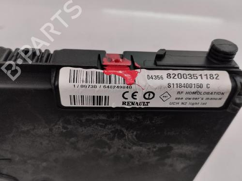 Used Fuse box Fuse box 11949956 11949956