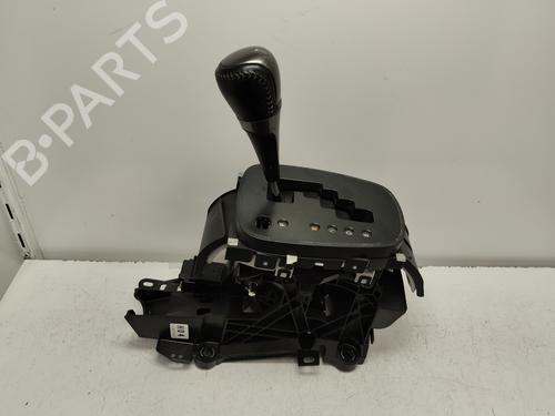 Used Gear lever TOYOTA YARIS (_P13_) 1.5 Hybrid (NHP130_, NHP130) (101 hp) 19483174