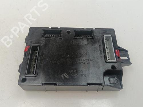 Used Fuse box Fuse box 38060520 38060520