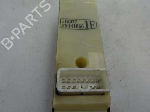 Raamschakelaar links voor MITSUBISHI GRANDIS (NA_W) 2.0 DI-D (NA8W) (136 hp) 10986892