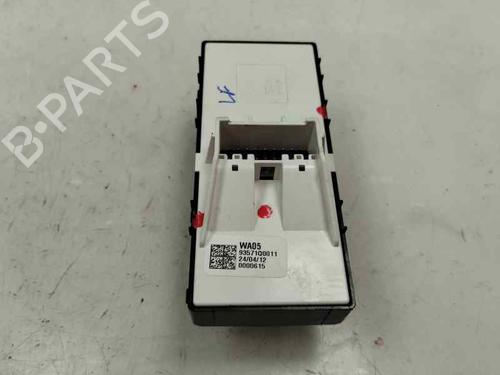 Left front window switch HYUNDAI BAYON (BC3) 1.2 MPI | BP30540568I27 - Image 2