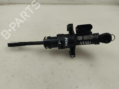 Used Clutch slave cylinder Clutch slave cylinder 17653708 17653708