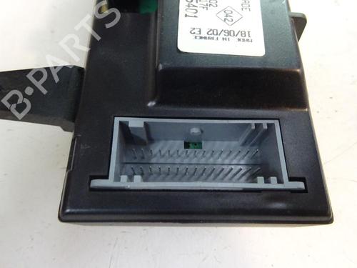 Używane Panel klimatyzacji / ogrzewania RENAULT SCÉNIC I MPV (JA0/1_, FA0_) 1.9 dCi (JA05, JA1F) (102 hp) 10749642