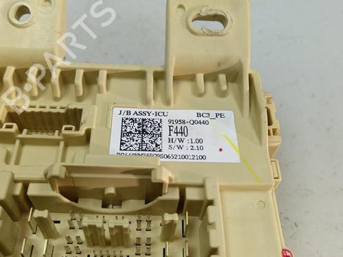 Used Fuse box Fuse box 35740989 35740989