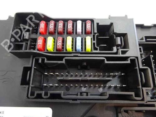 Used Fuse box Fuse box 8833059 8833059
