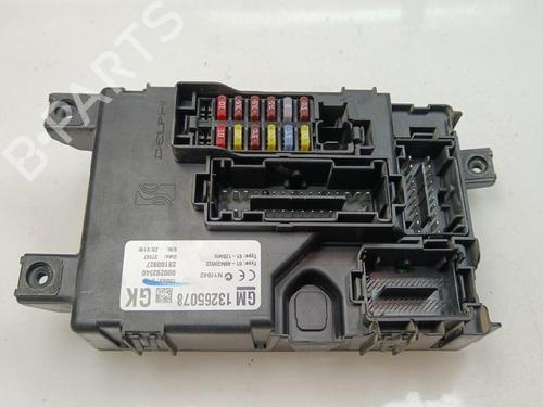 Used Fuse box Fuse box 35744421 35744421