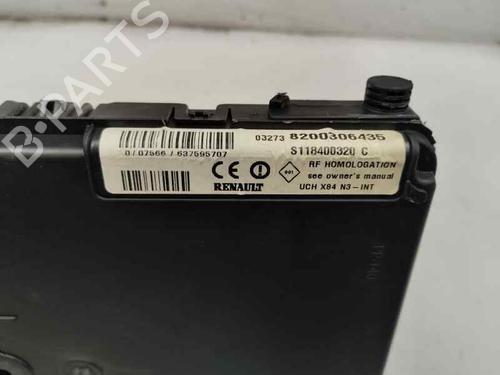 Used Fuse box Fuse box 26555628 26555628