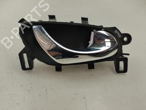 Used Front right interior door handle Front right interior door handle 18111497 18111497