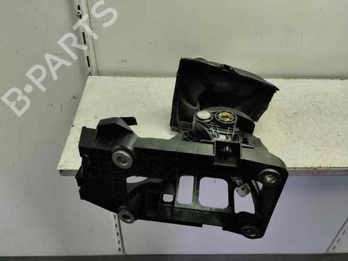 Leva del cambio TOYOTA AURIS Estate (_E18_) 2.0 D-4D (ADE186_) (124 hp) 30541153