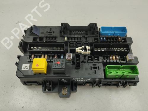 Used Fuse box Fuse box 17661966 17661966