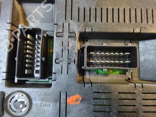 Used Fuse box Fuse box 2337802 2337802