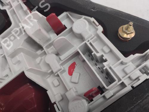 Używane Lampa tylna prawa FORD MONDEO III (B5Y) 2.0 16V (146 hp) 13646060