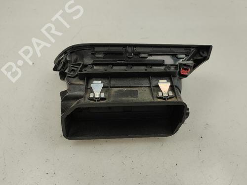 Używane Kratka nawiewu PEUGEOT 308 II (LB_, LP_, LW_, LH_, L3_) 1.2 THP 130 (131 hp) 17463405