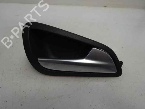 Used Front right interior door handle Front right interior door handle 8124936 8124936