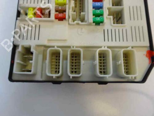 Used Fuse box Fuse box 2330549 2330549