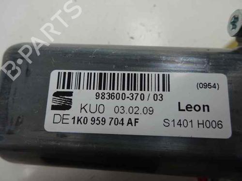 Used Right rear window motor SEAT LEON (1P1) 1.9 TDI (105 hp) 8408459