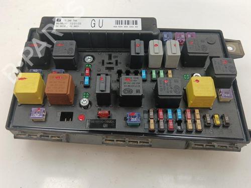 Used Fuse box Fuse box 38683896 38683896