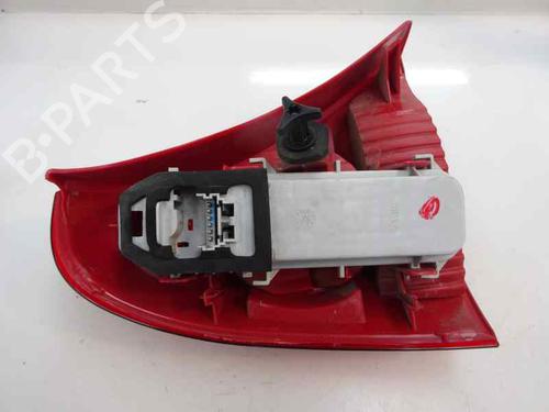 Højre baglygte RENAULT CLIO II (BB_, CB_) 1.2 16V (BB05, BB0W, BB11, BB27, BB2T, BB2U, BB2V, CB05,... (75 hp) 4681415