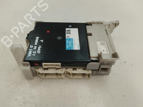 Used Fuse box TOYOTA YARIS (_P13_) 1.5 Hybrid (NHP130_, NHP130) (101 hp) 19483139