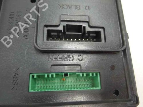 Sikringsdose RENAULT MEGANE III Hatchback (BZ0/1_, B3_) 1.5 dCi (106 hp) 9972759