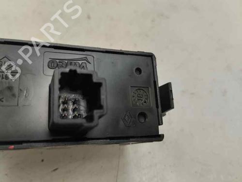 Used Warning switch DACIA SANDERO II TCe 90 (B8M1, B8MA, B8AC) (90 hp) 27526798