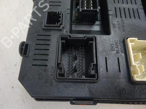 Used Fuse box Fuse box 10661959 10661959