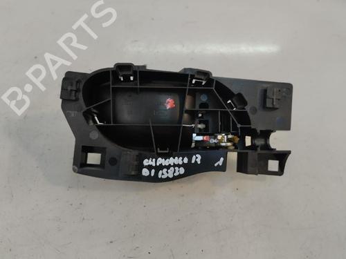 Used Front left interior door handle Front left interior door handle 16882971 16882971