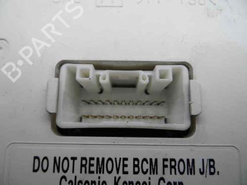 Used Fuse box SUZUKI SWIFT III (MZ, EZ) 1.3 DDiS (RS413D) (69 hp) 587138