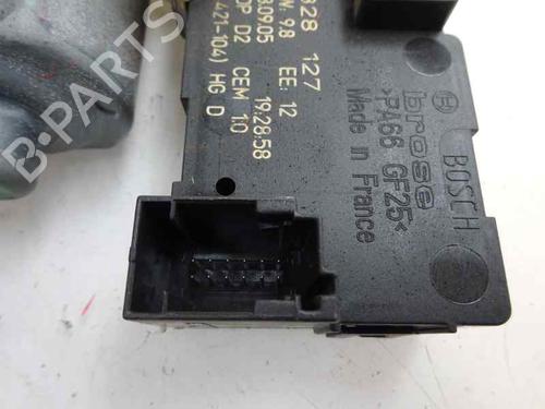 Motore alzacristalli anteriore destro PEUGEOT 407 (6D_) 2.0 HDi 135 (6DRHRH, 6DRHRE, 6DRHRG, 6DRHRJ) (136 hp) 9073956