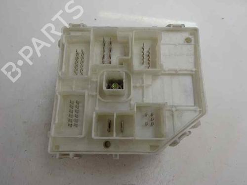 Used Fuse box TOYOTA RAV 4 II (_A2_) 1.8 (ZCA25_, ZCA26_, ZCA25W, ZCA26W) (125 hp) 5600327