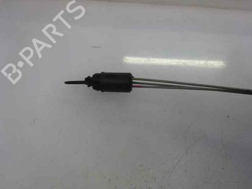 Rétroviseur droit FORD FOCUS I (DAW, DBW) 1.6 16V (100 hp) 3271632