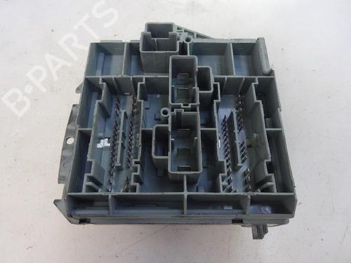 Used Fuse box Fuse box 10549665 10549665