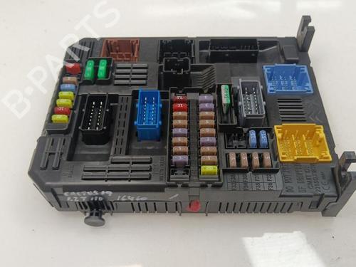 Used Fuse box Fuse box 35743220 35743220