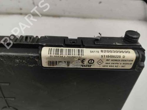 Sikringsdose RENAULT MEGANE II Saloon (LM0/1_) 1.5 dCi (LM02, LM13, LM2A) (101 hp) 26555337