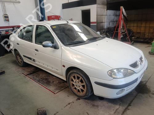 Used Parts RENAULT MEGANE I Classic (LA0/1_) 1.4 16V (LA0D, LA1H, lA0W, LA10) 4652362